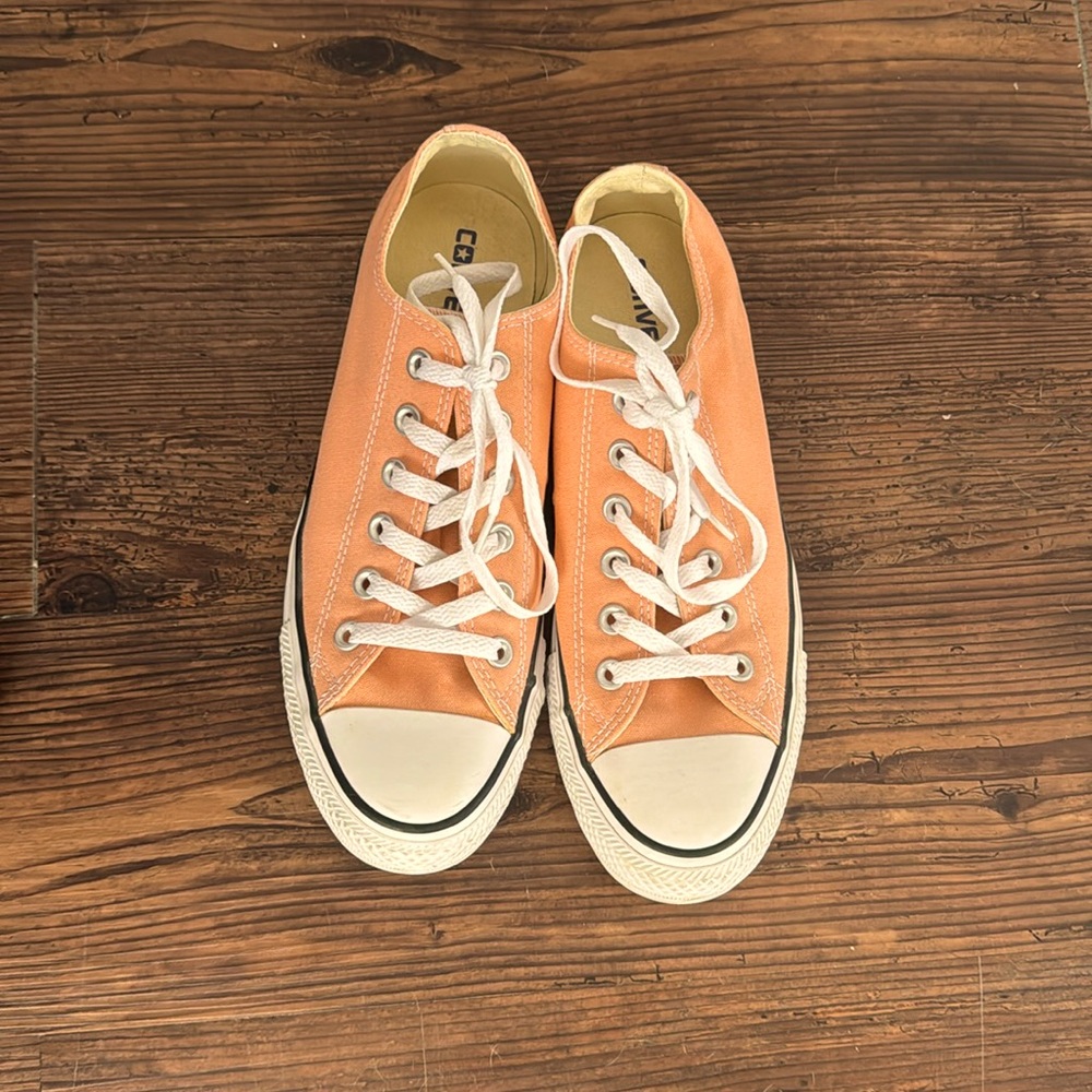 Women’s converse size 9.